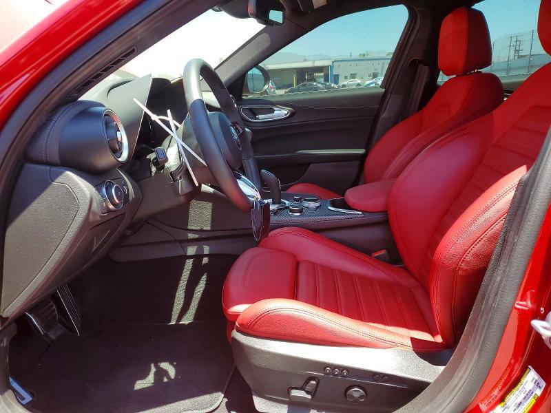 2024 ALFA ROMEO GIULIA QUADRIFOGLIO — Фото 7 из 12
