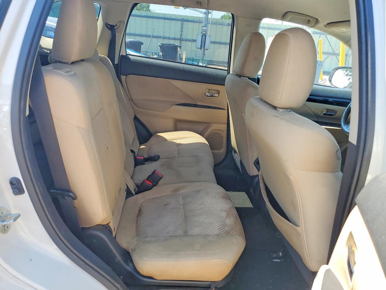 2020 MITSUBISHI OUTLANDER SE — Фото 11 из 13