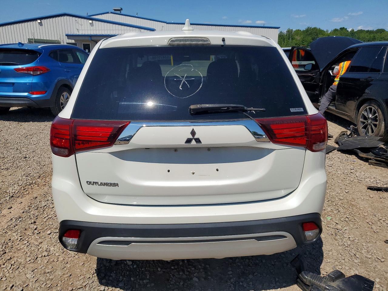 2020 MITSUBISHI OUTLANDER SE — Фото 6 из 13