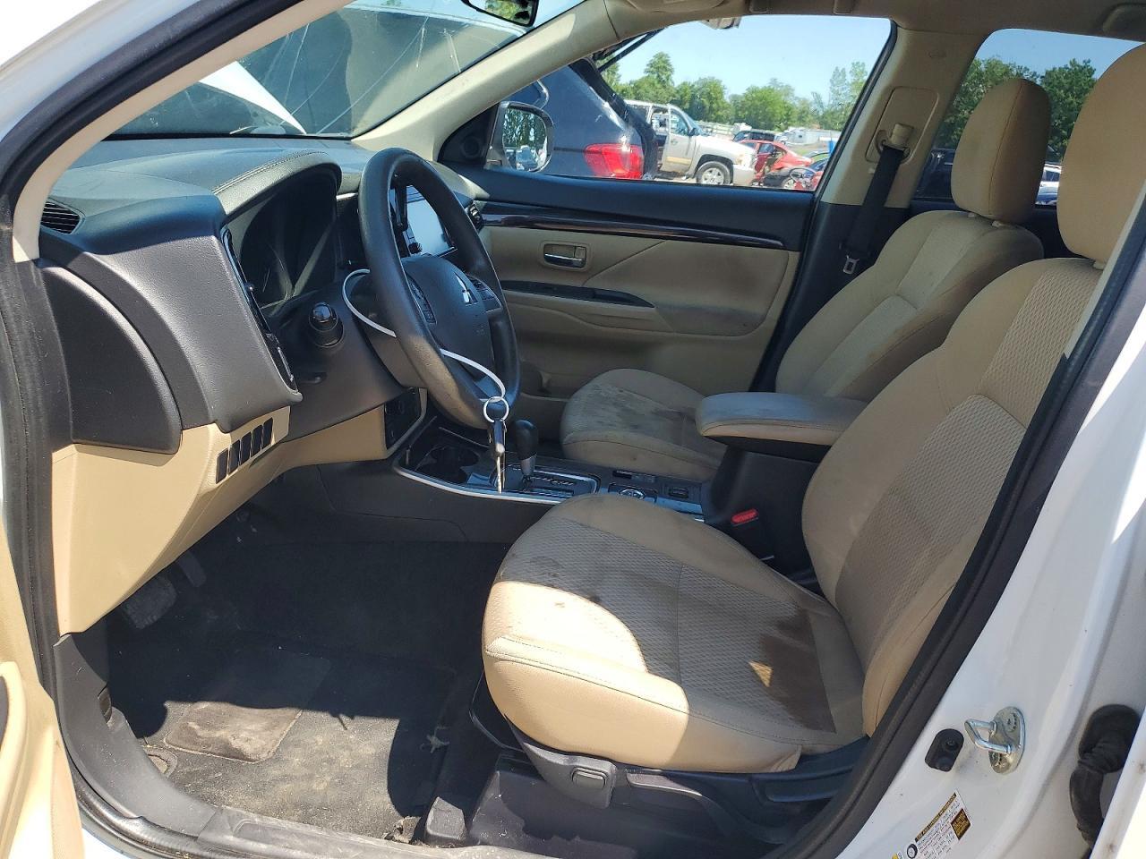 2020 MITSUBISHI OUTLANDER SE — Фото 7 из 13