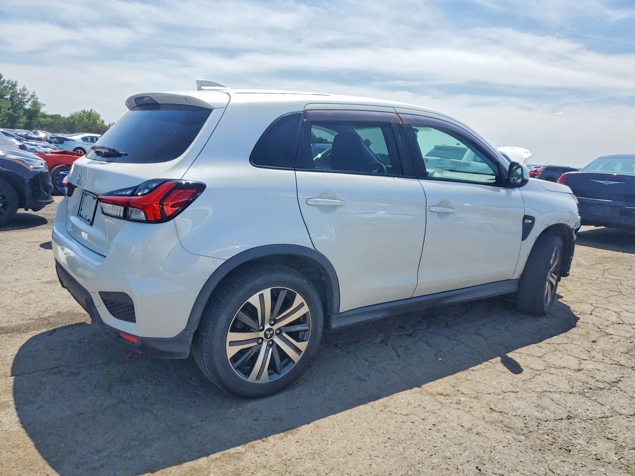2020 MITSUBISHI OUTLANDER SPORT ES — Фото 3 из 13
