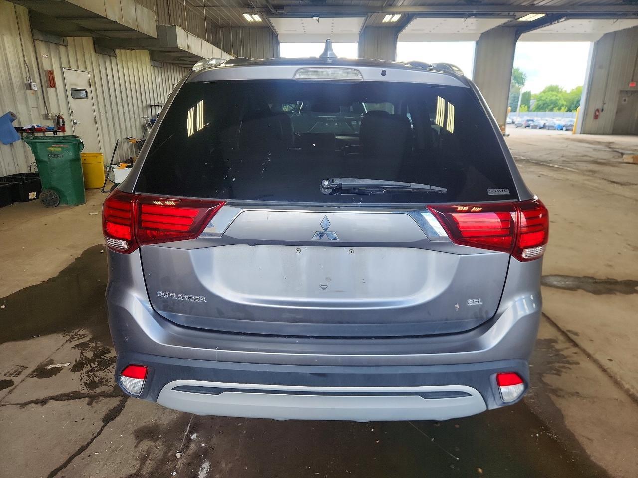 2020 MITSUBISHI OUTLANDER SE — Фото 6 из 14