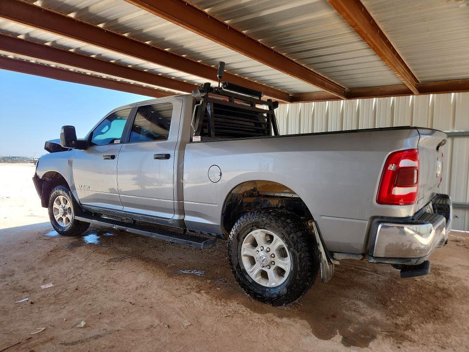 2024 RAM 2500 BIG HORN — Фото 2 из 12
