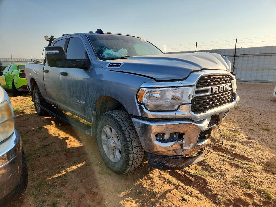 2024 RAM 2500 BIG HORN — Фото 4 из 12