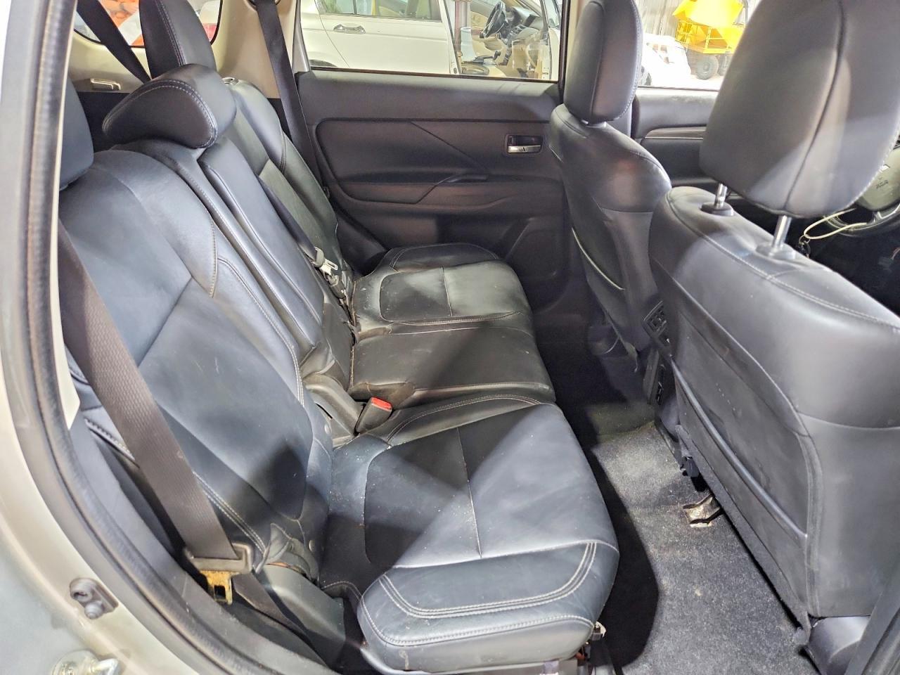 2020 MITSUBISHI OUTLANDER SE — Фото 11 из 13