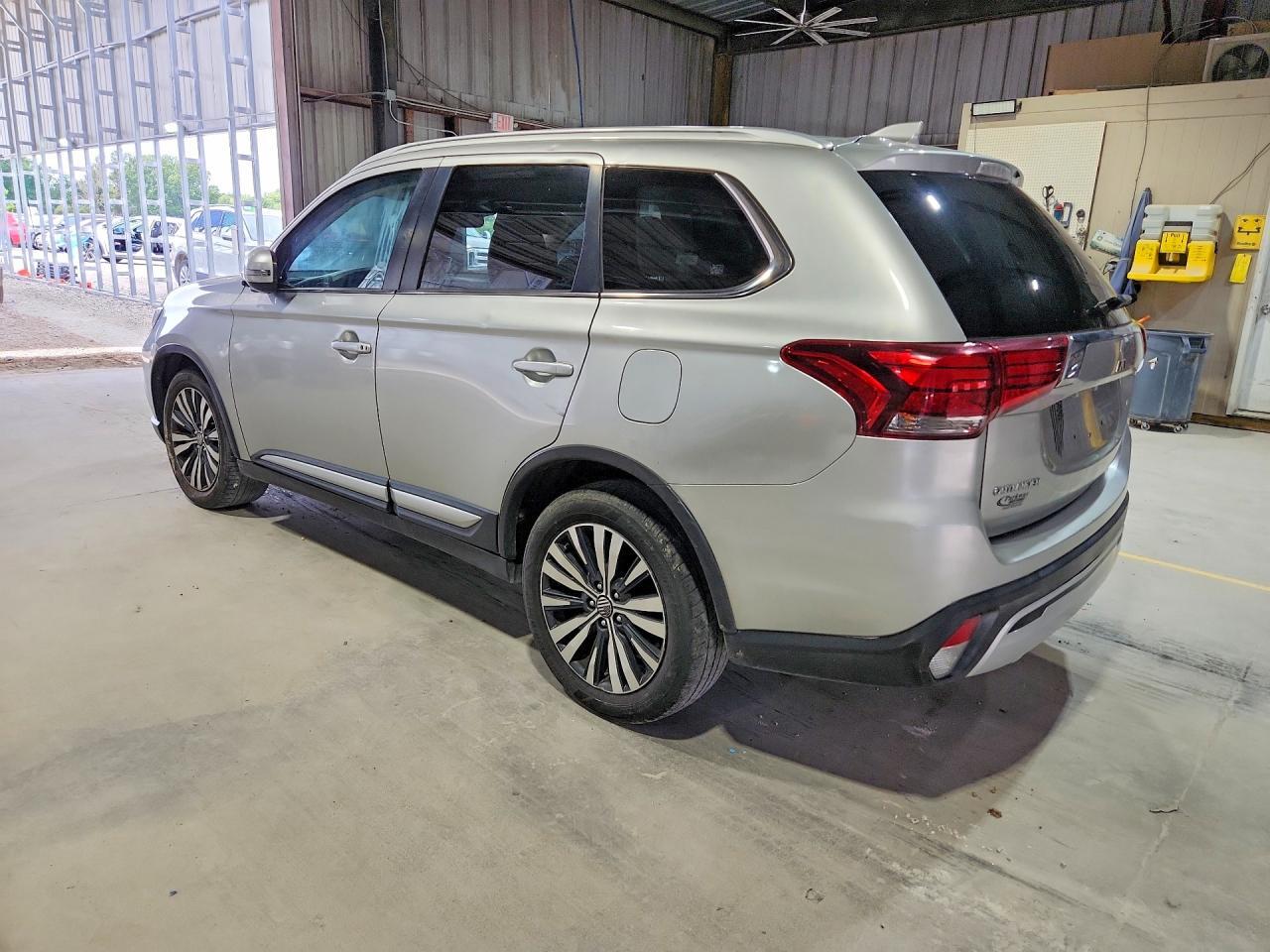 2020 MITSUBISHI OUTLANDER SE — Фото 2 из 13