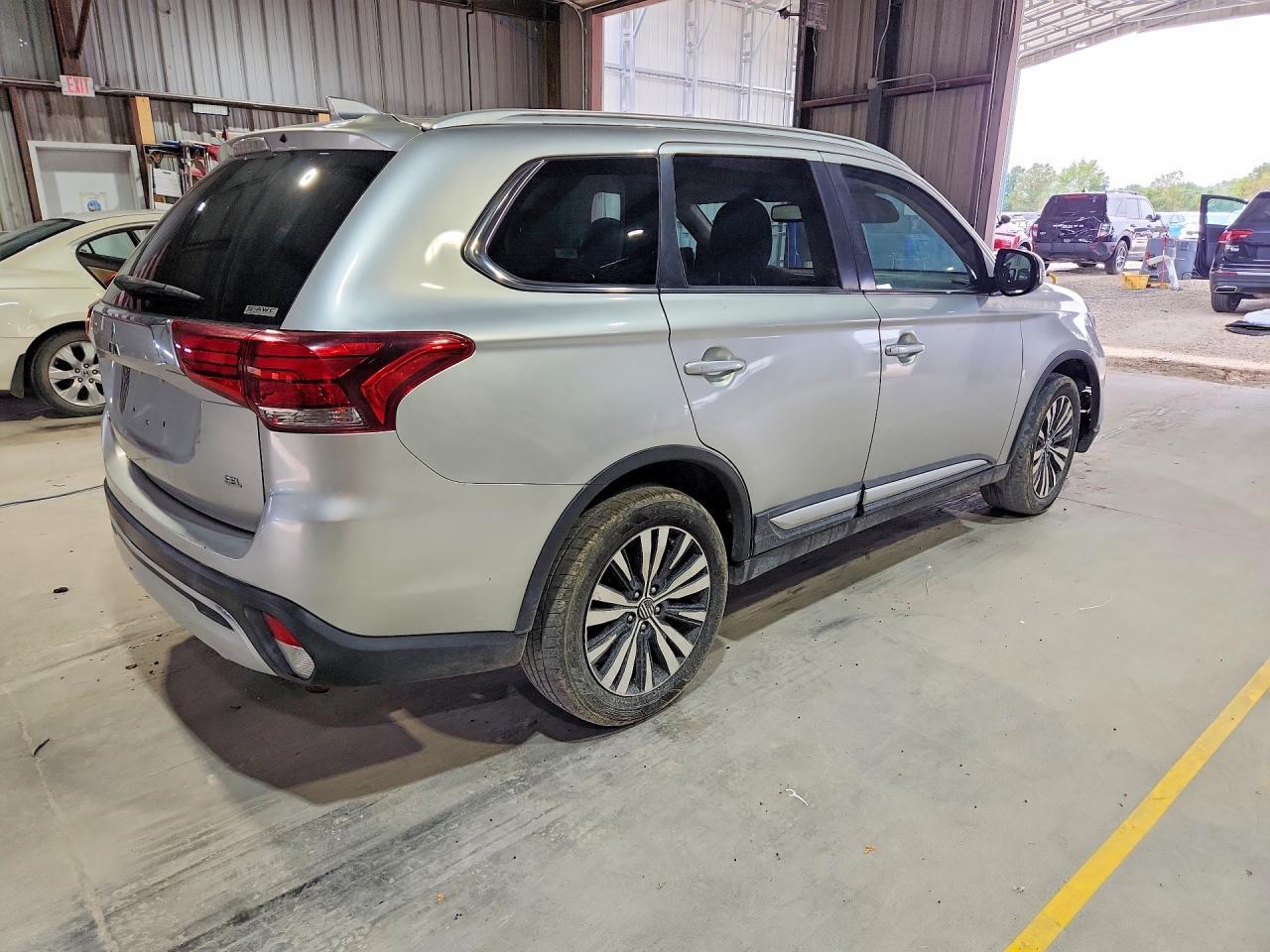 2020 MITSUBISHI OUTLANDER SE — Фото 3 из 13