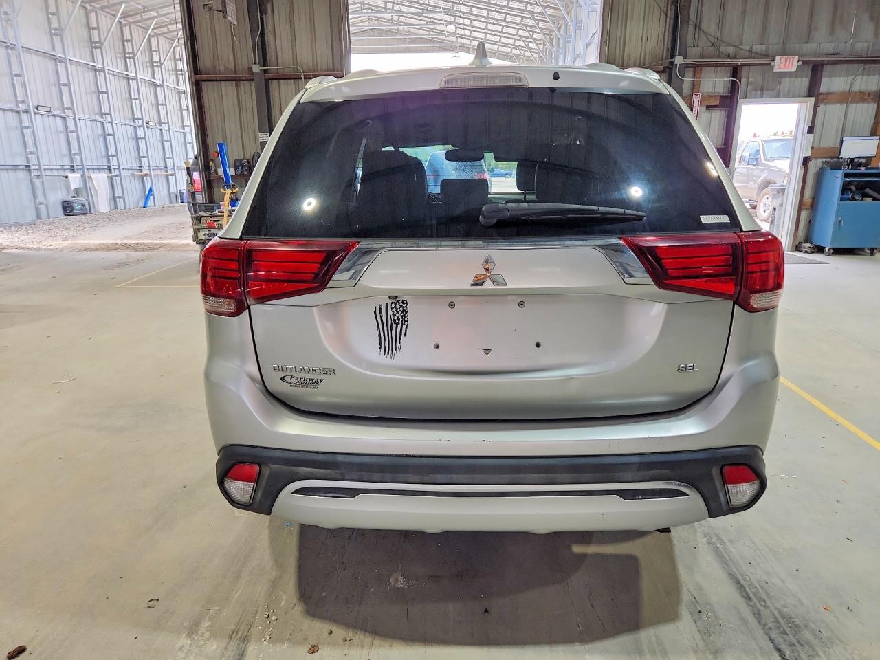 2020 MITSUBISHI OUTLANDER SE — Фото 6 из 13