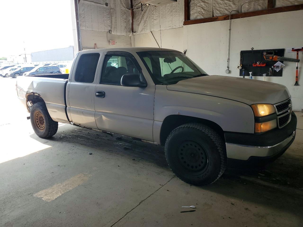 2007 CHEVROLET SILVERADO K1500 CLASSIC — Фото 4 из 12