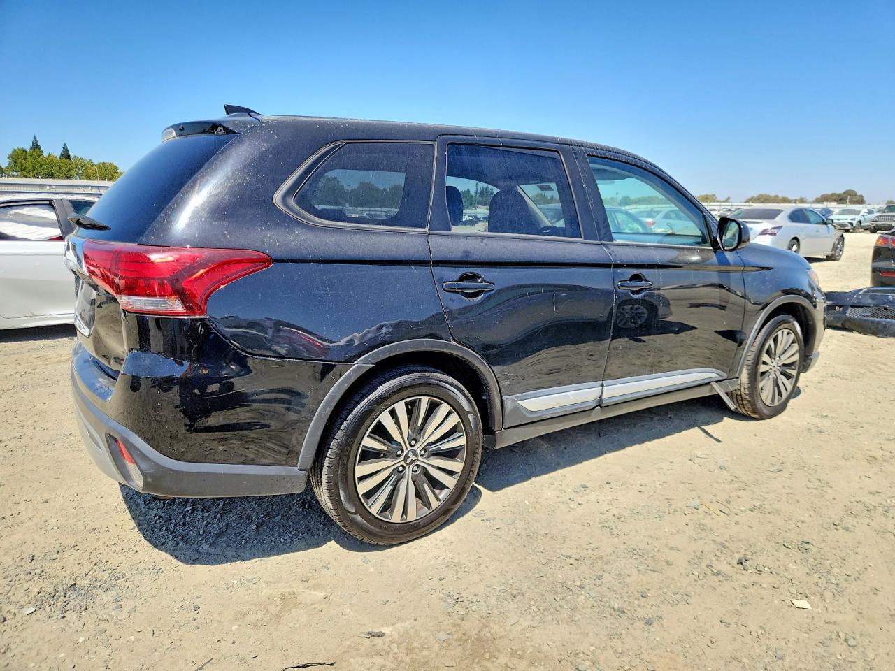 2020 MITSUBISHI OUTLANDER ES — Фото 3 из 13