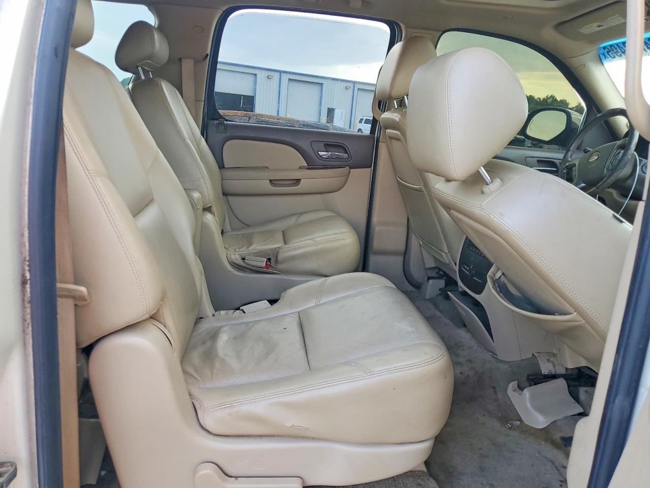 2010 CHEVROLET SUBURBAN C1500 LTZ — Фото 11 из 13