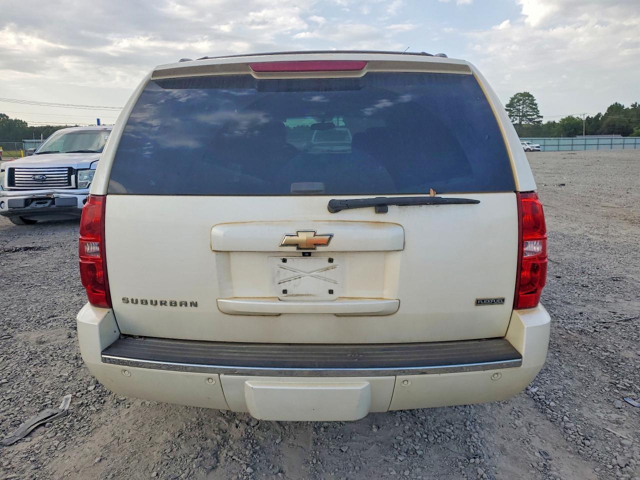 2010 CHEVROLET SUBURBAN C1500 LTZ — Фото 6 из 13