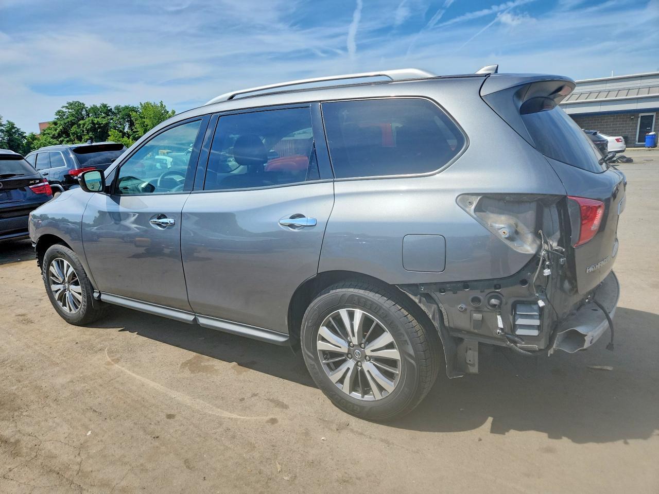 2020 NISSAN PATHFINDER S — Фото 2 из 14