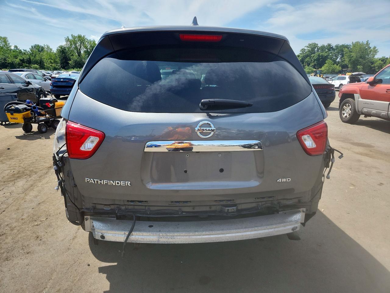 2020 NISSAN PATHFINDER S — Фото 6 из 14