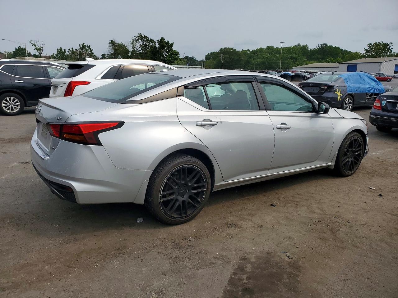 2020 NISSAN ALTIMA SR — Фото 3 из 12