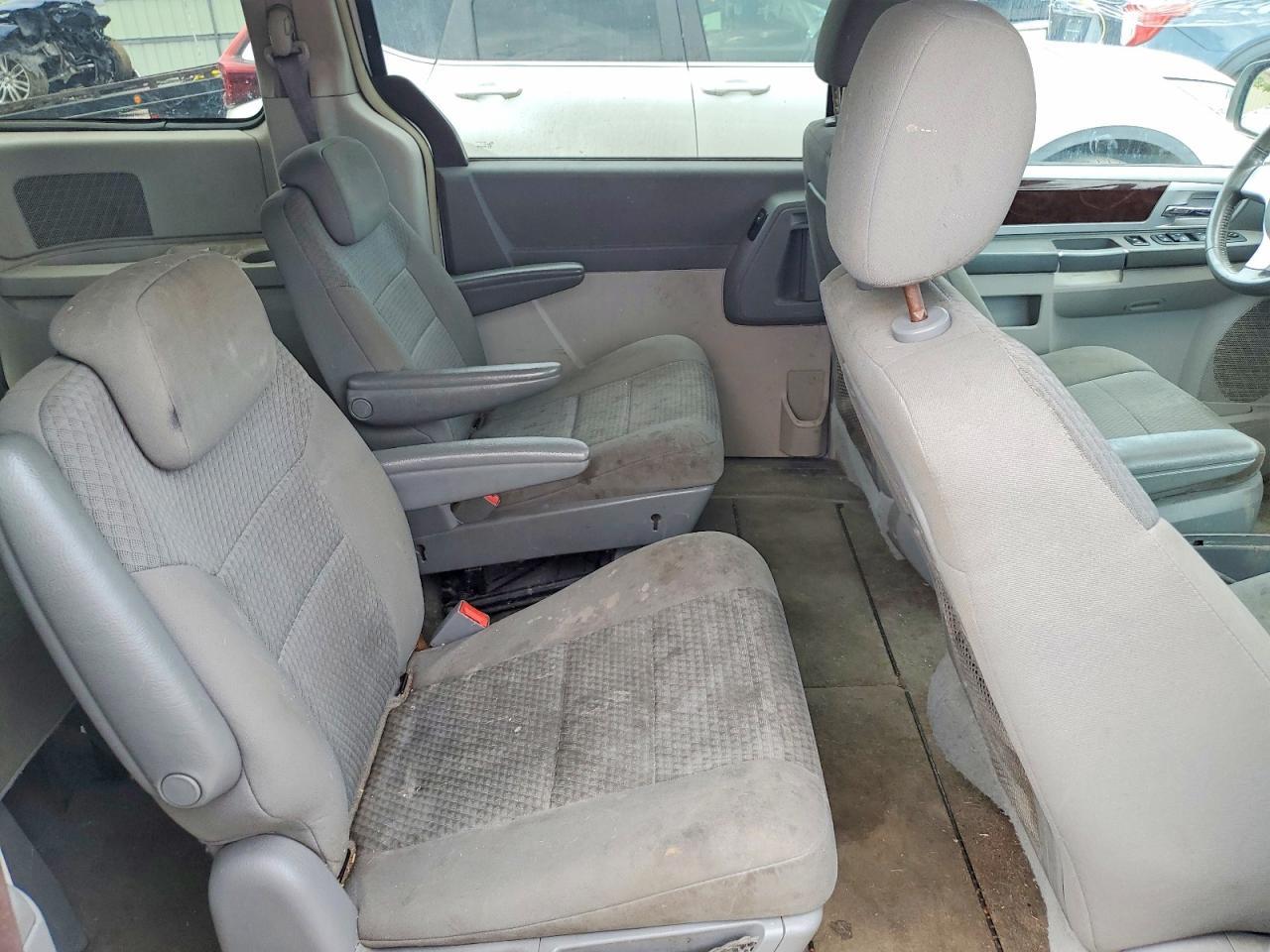 2010 CHRYSLER TOWN & COUNTRY TOURING — Фото 10 из 12
