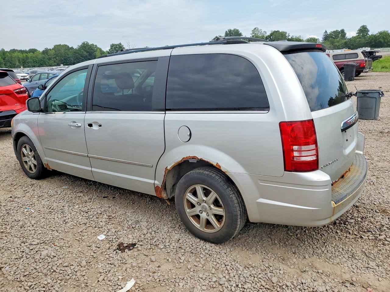 2010 CHRYSLER TOWN & COUNTRY TOURING — Фото 2 из 12