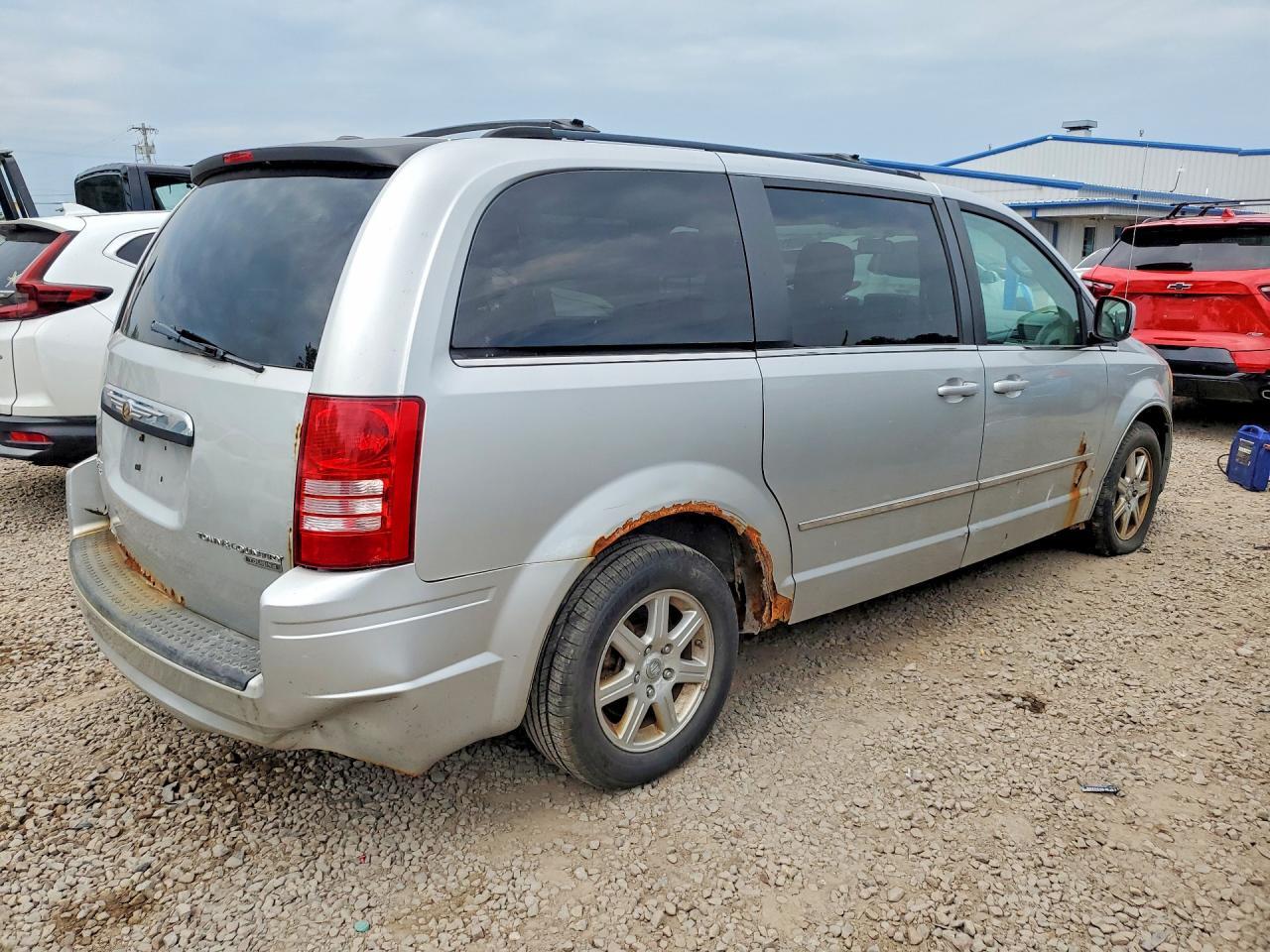 2010 CHRYSLER TOWN & COUNTRY TOURING — Фото 3 из 12
