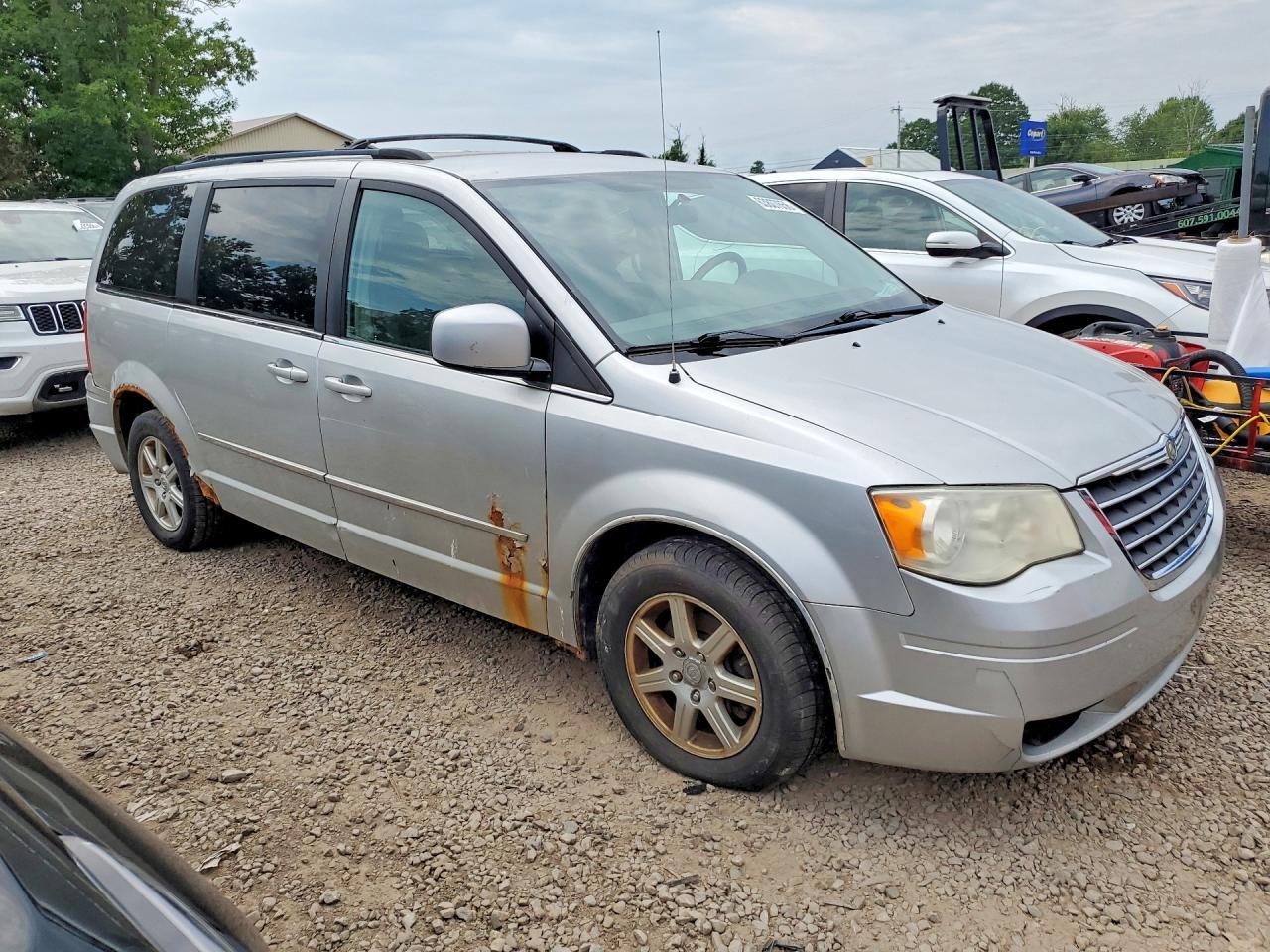 2010 CHRYSLER TOWN & COUNTRY TOURING — Фото 4 из 12