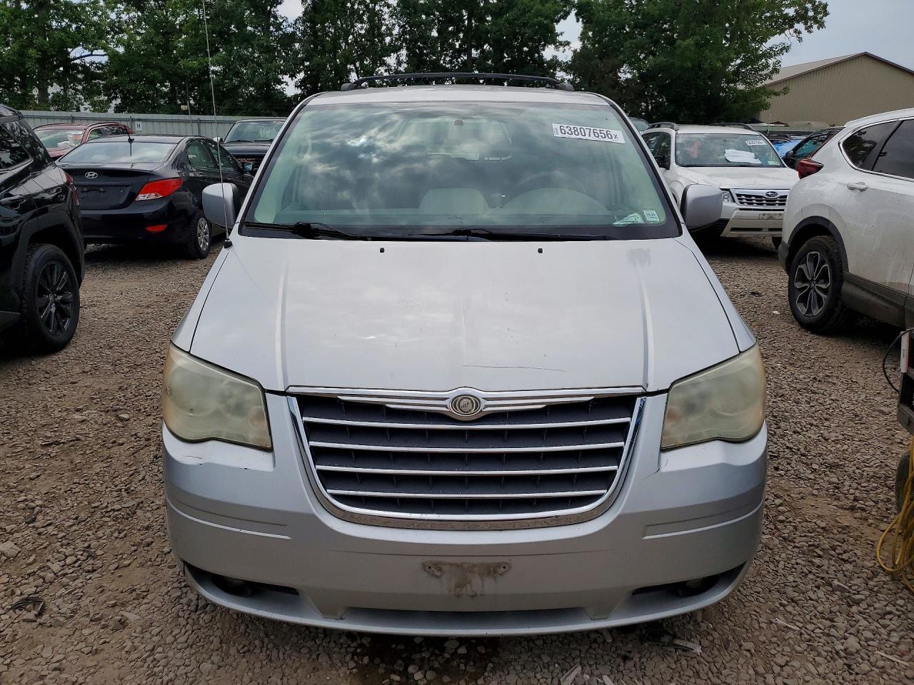 2010 CHRYSLER TOWN & COUNTRY TOURING — Фото 5 из 12