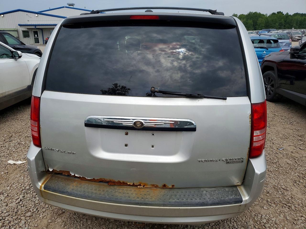 2010 CHRYSLER TOWN & COUNTRY TOURING — Фото 6 из 12