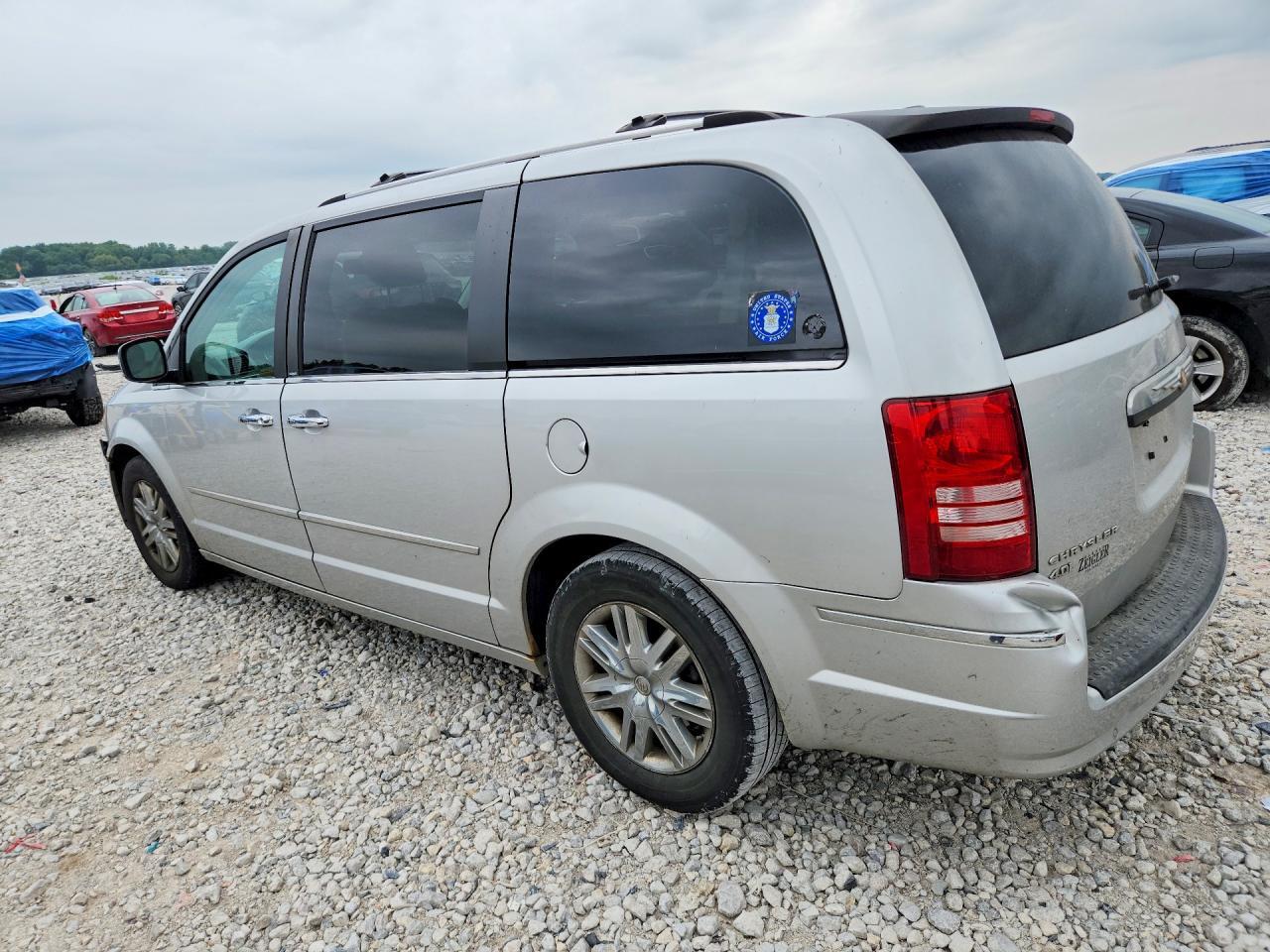 2010 CHRYSLER TOWN & COUNTRY LIMITED — Фото 2 из 13