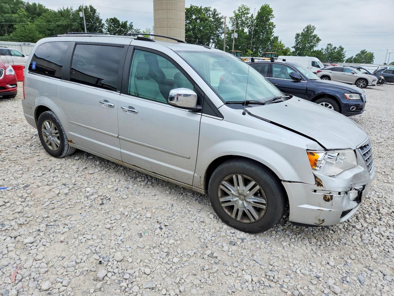 2010 CHRYSLER TOWN & COUNTRY LIMITED — Фото 4 из 13