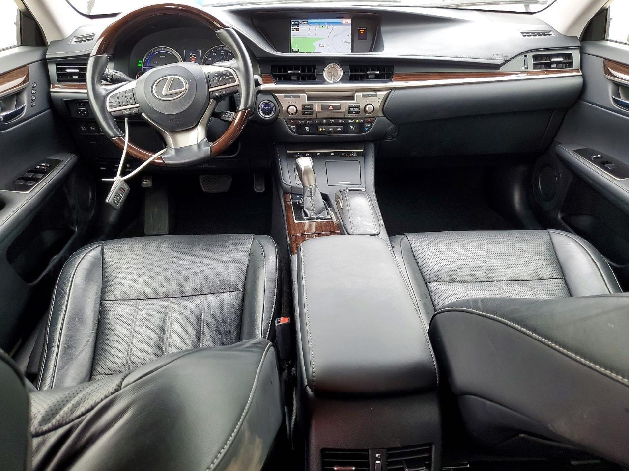 2016 LEXUS ES 300H — Фото 8 из 13