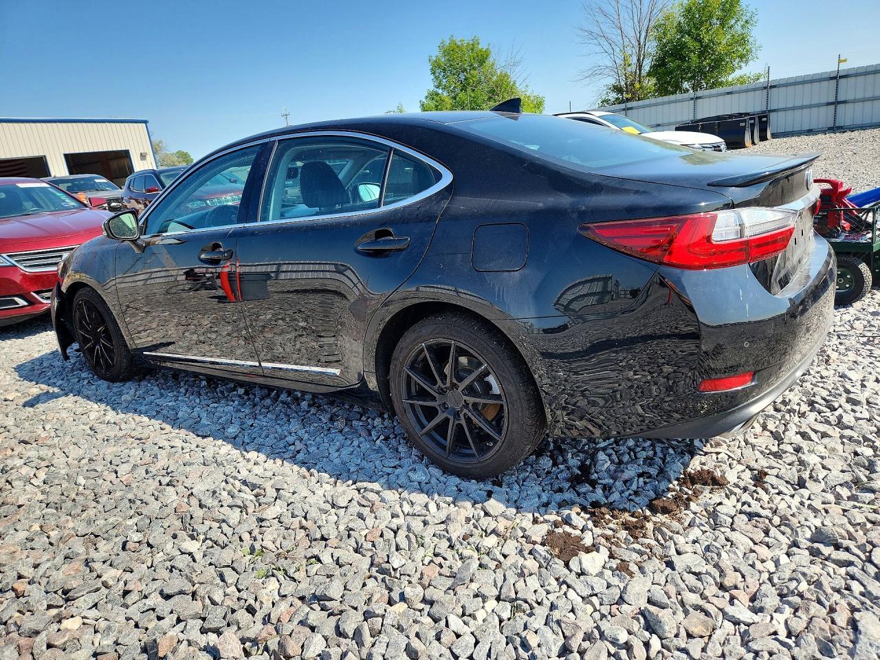 2016 LEXUS ES 350 — Фото 2 из 12
