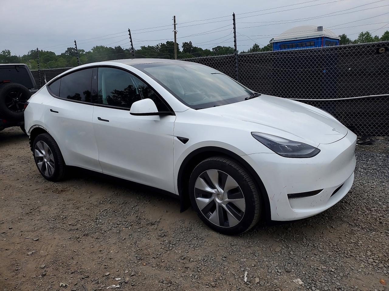 2024 TESLA MODEL Y — Фото 4 из 13