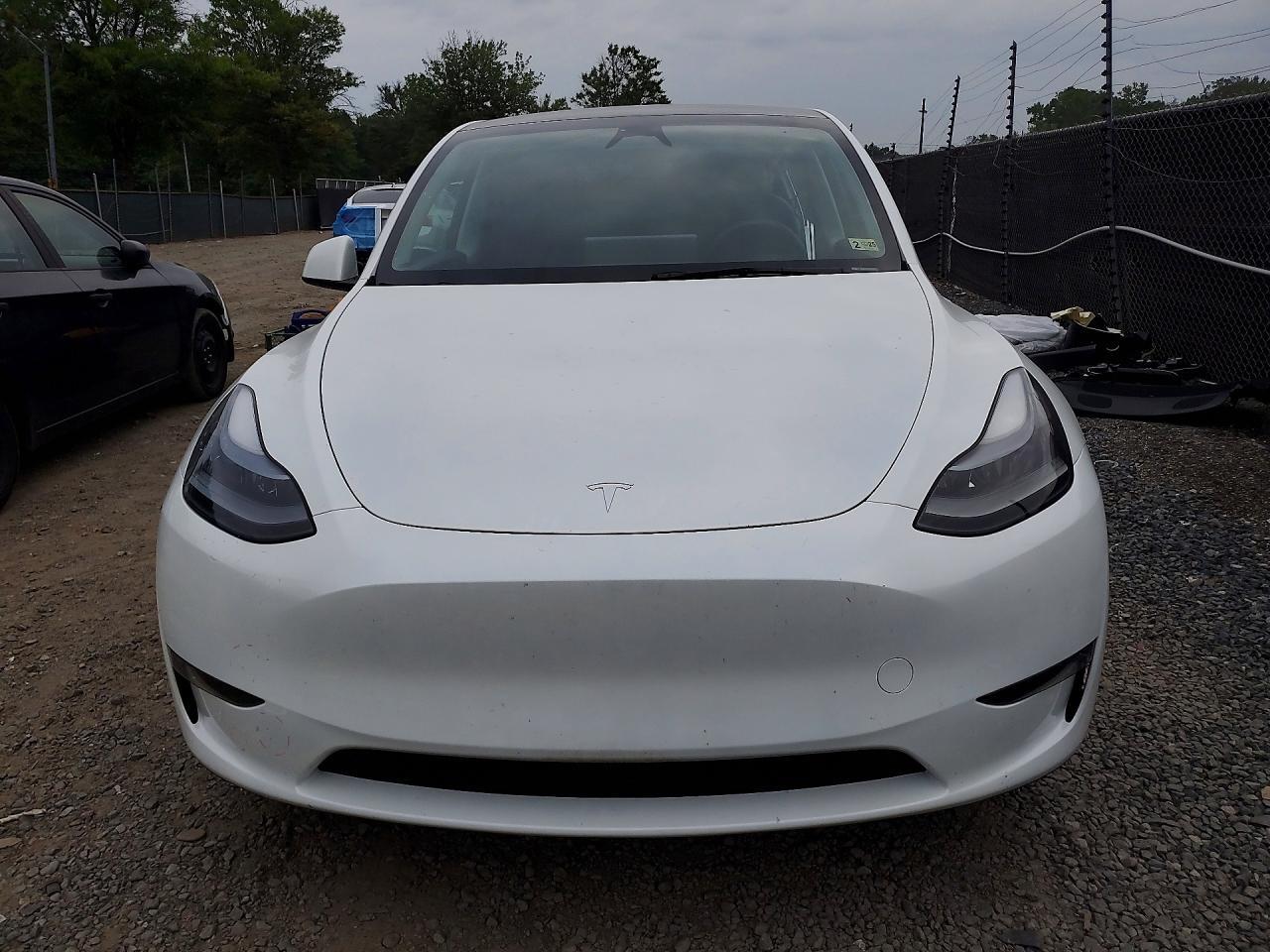 2024 TESLA MODEL Y — Фото 5 из 13
