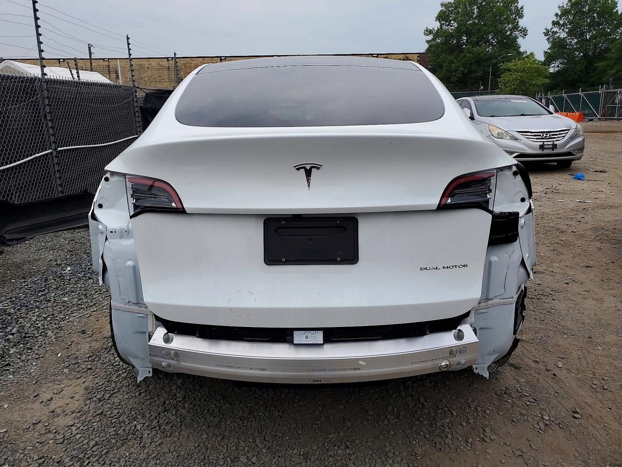 2024 TESLA MODEL Y — Фото 6 из 13