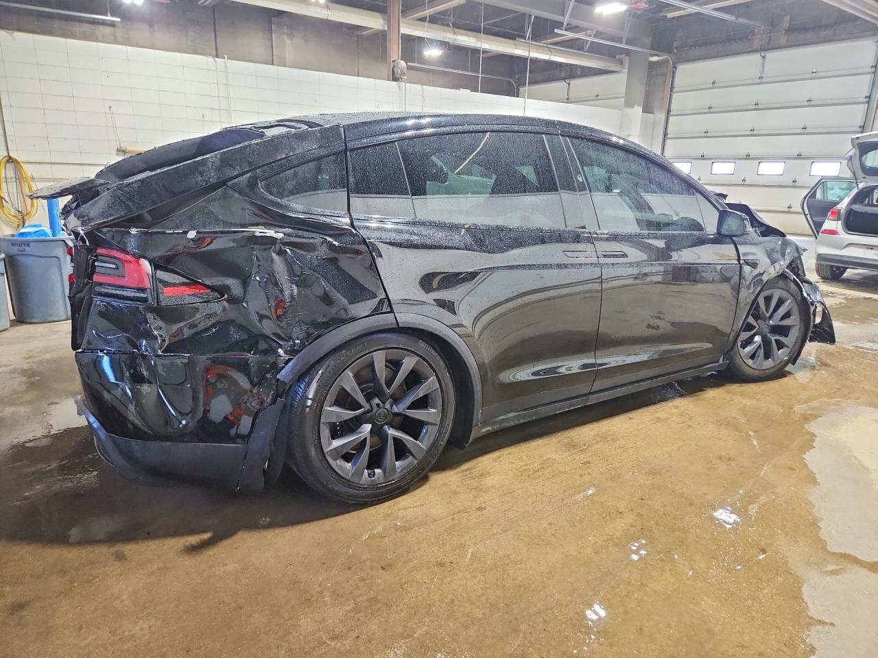 2024 TESLA MODEL X — Фото 3 из 12