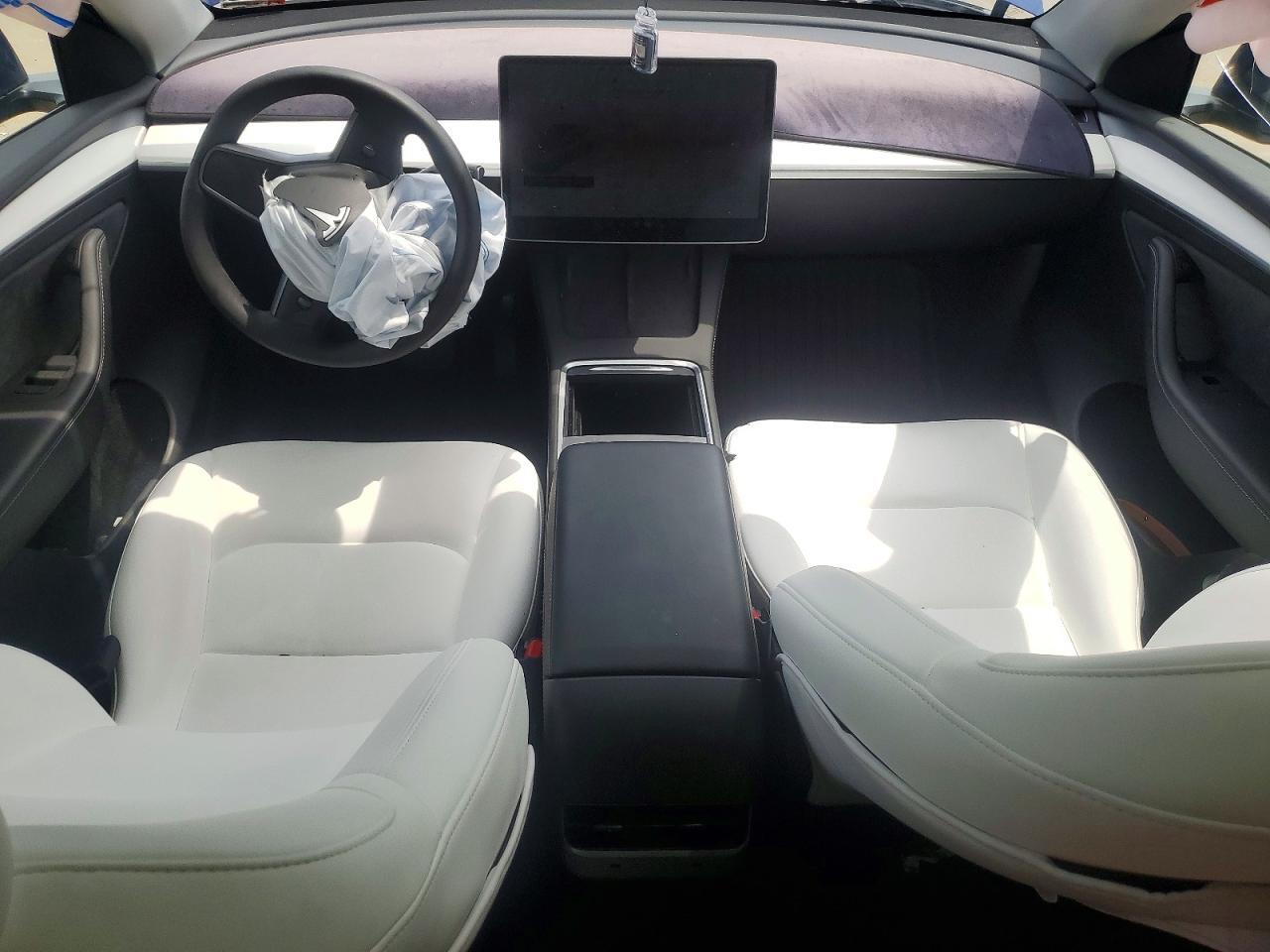 2024 TESLA MODEL Y — Фото 8 из 13