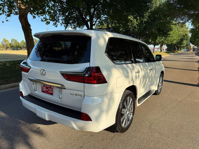 2016 LEXUS LX 570 — Фото 4 из 10