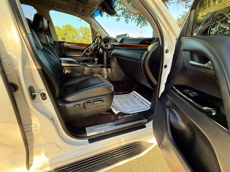 2016 LEXUS LX 570 — Фото 5 из 10