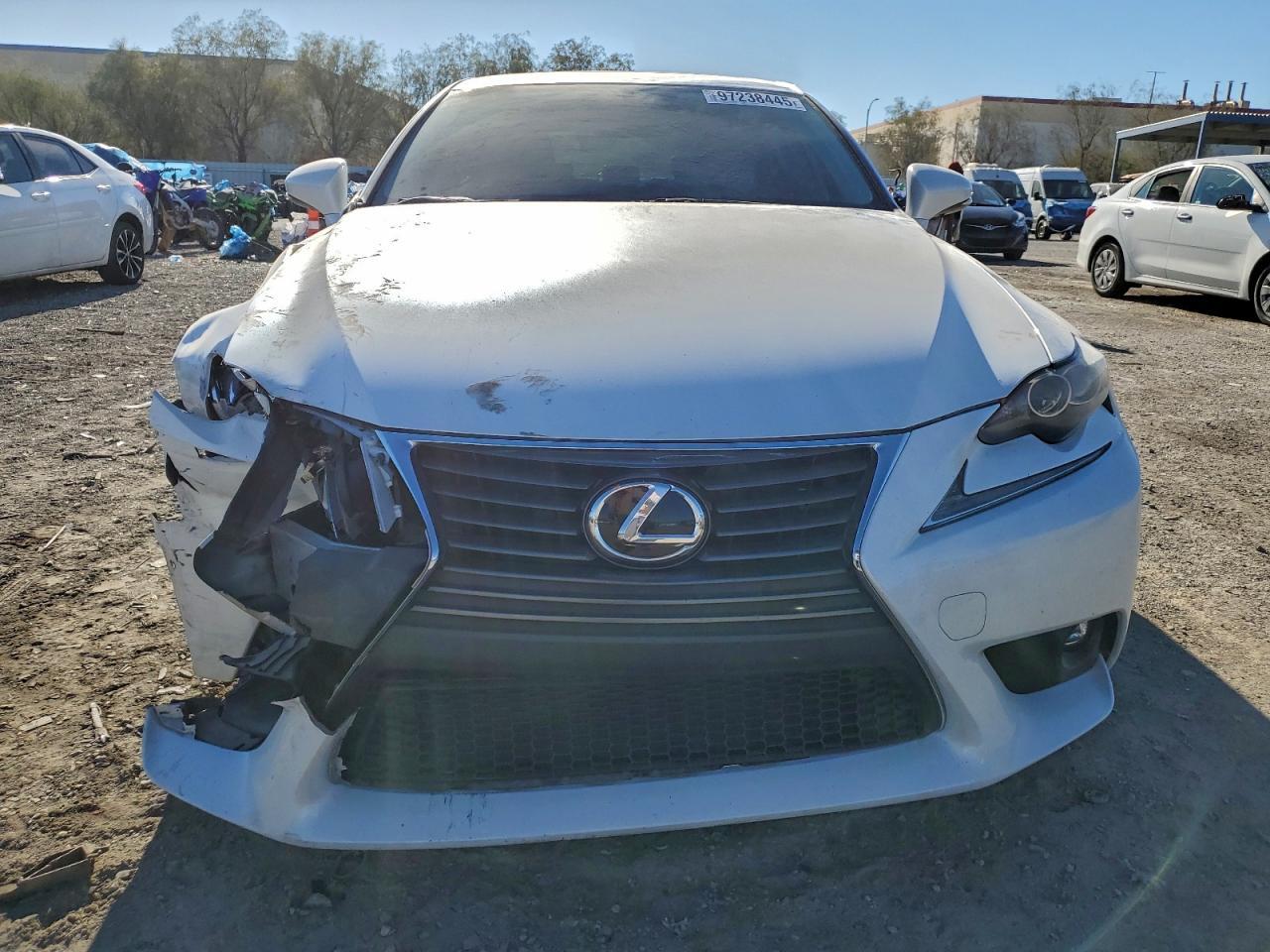 2016 LEXUS IS 200T — Фото 5 из 12