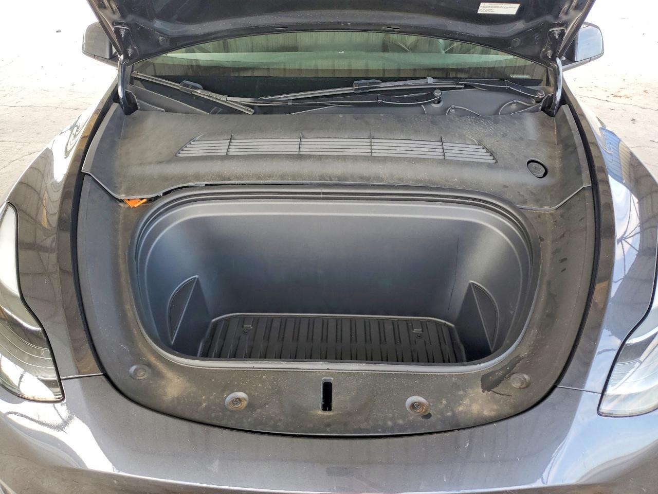 2024 TESLA MODEL Y — Фото 11 из 12