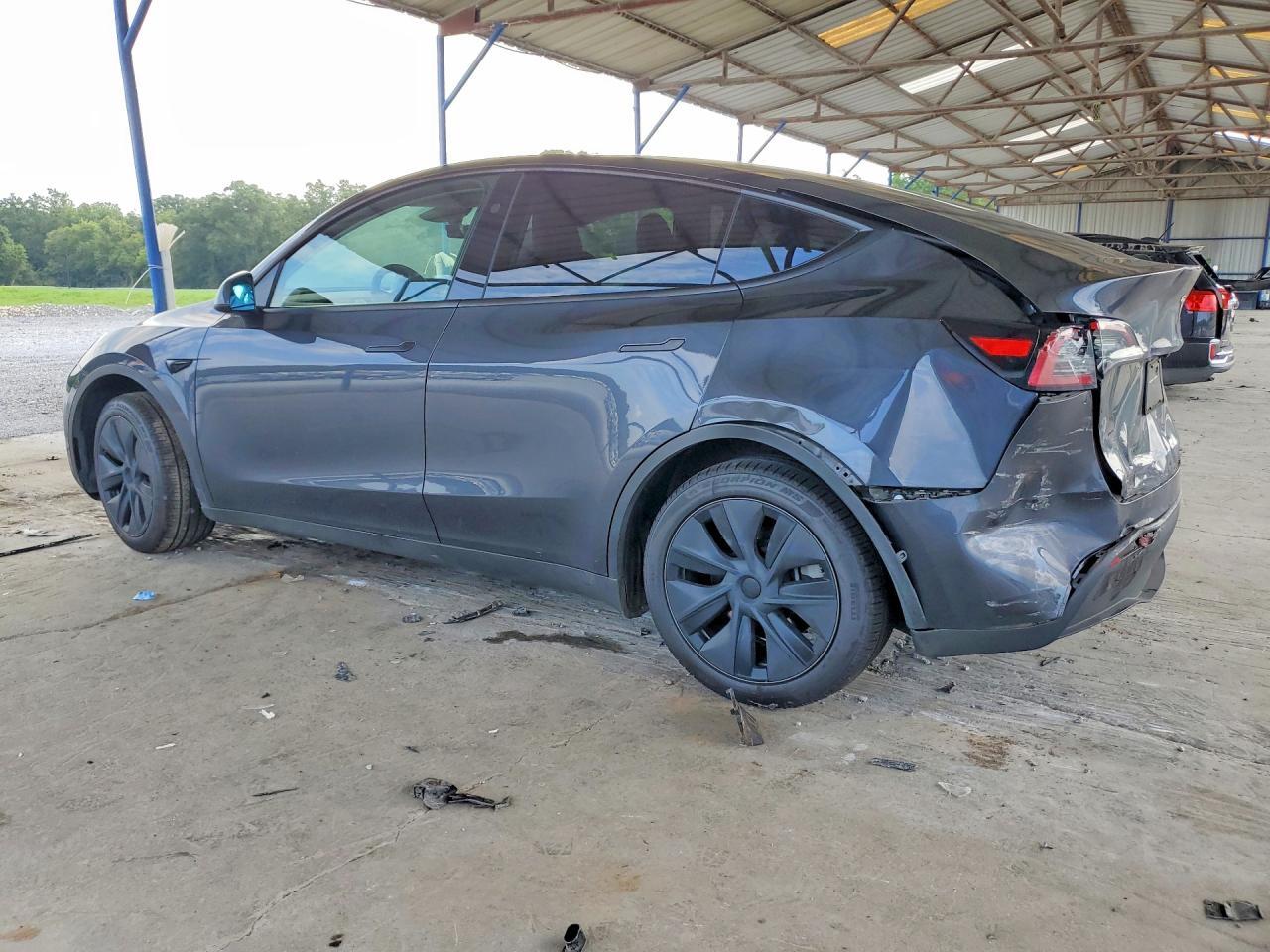 2024 TESLA MODEL Y — Фото 2 из 12