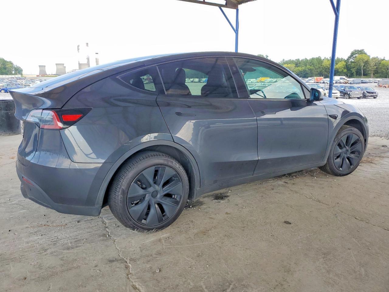 2024 TESLA MODEL Y — Фото 3 из 12