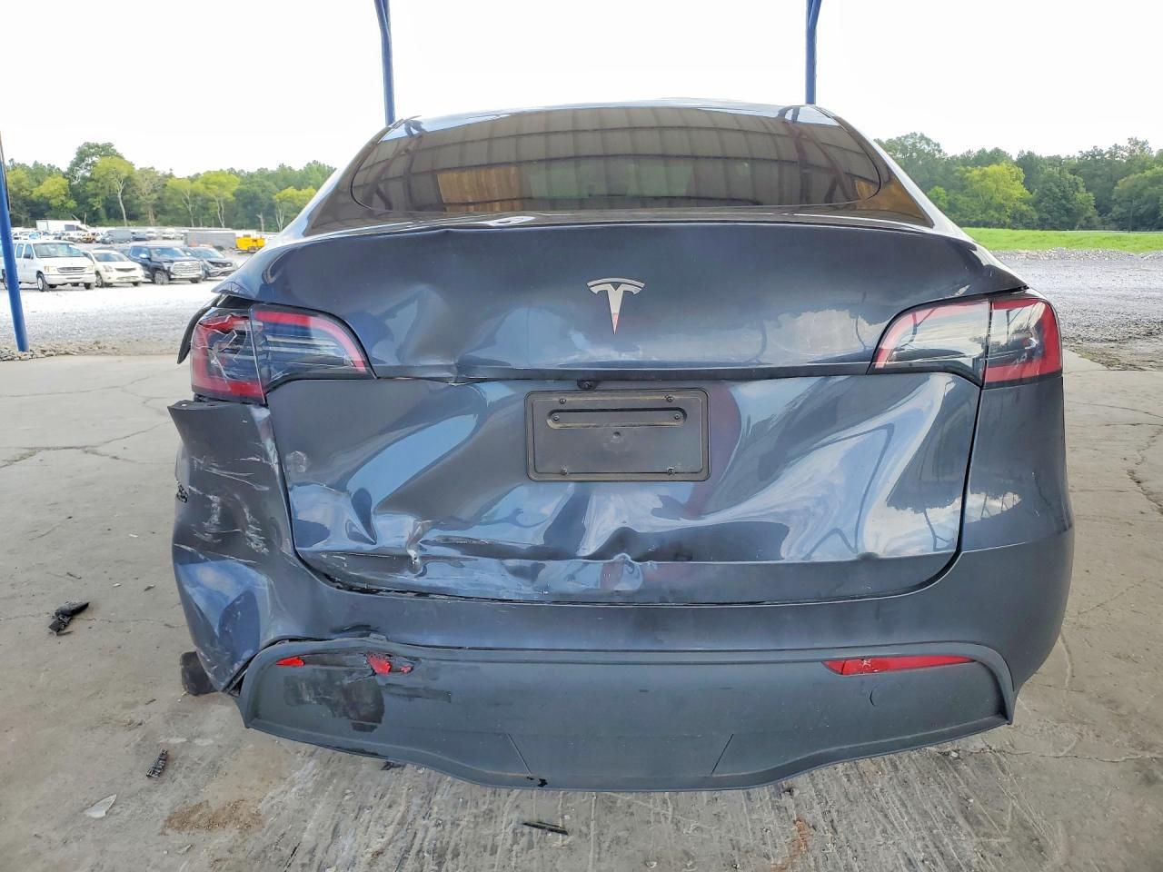 2024 TESLA MODEL Y — Фото 6 из 12