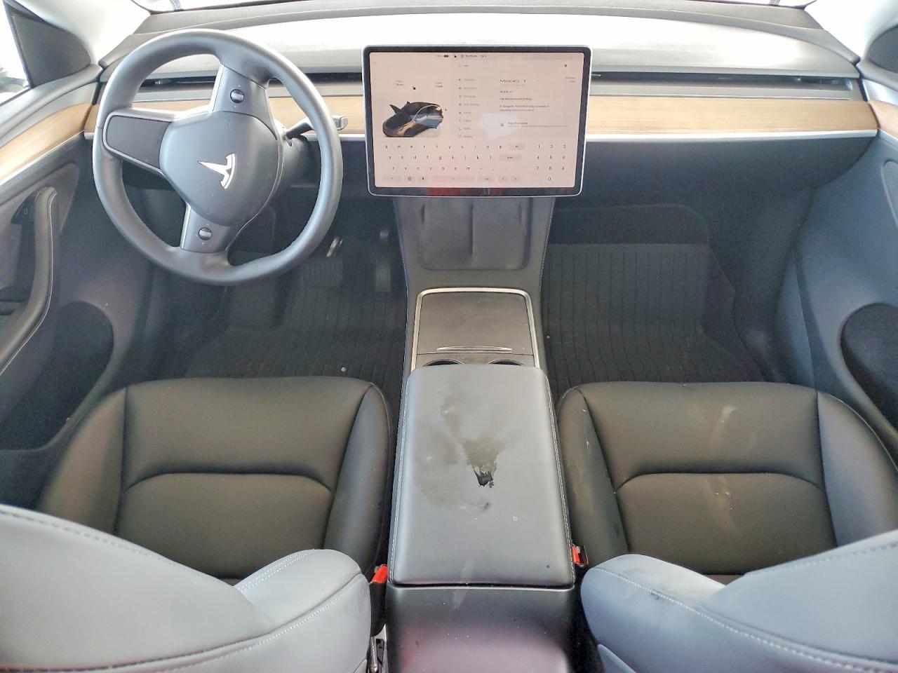 2024 TESLA MODEL Y — Фото 8 из 12