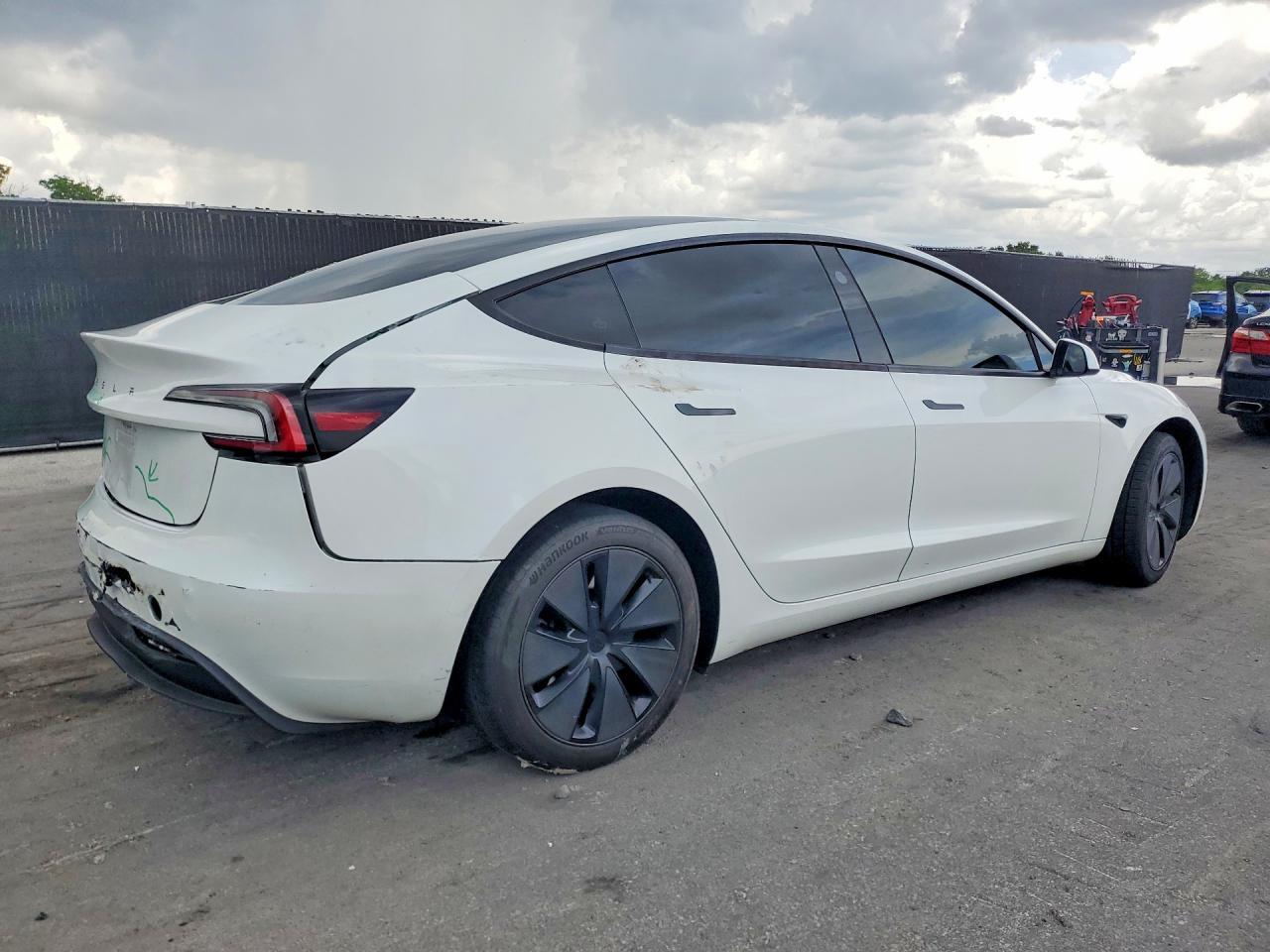2024 TESLA MODEL 3 — Фото 3 из 13