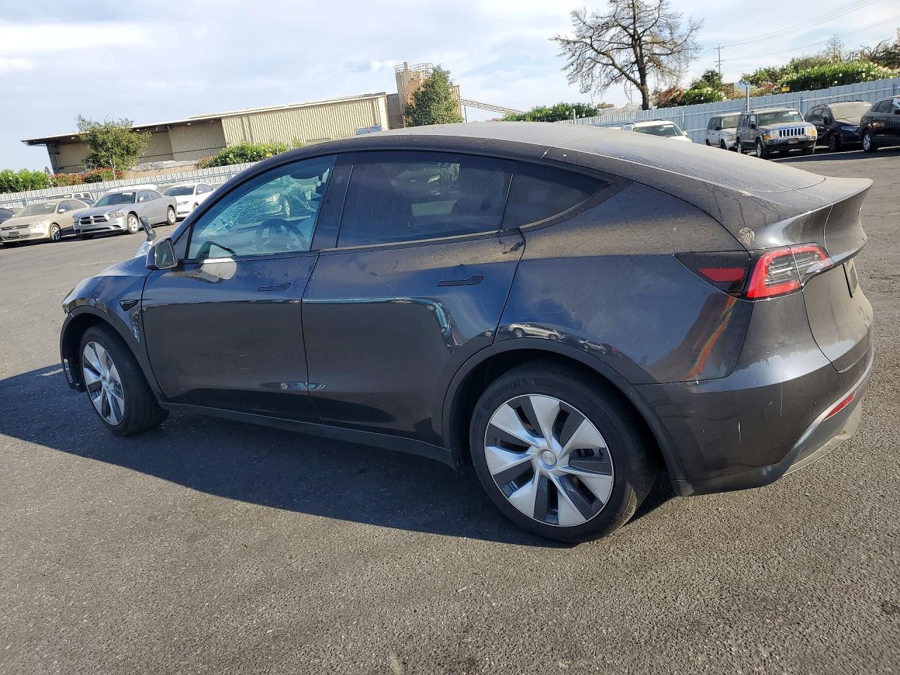 2024 TESLA MODEL Y — Фото 2 из 12