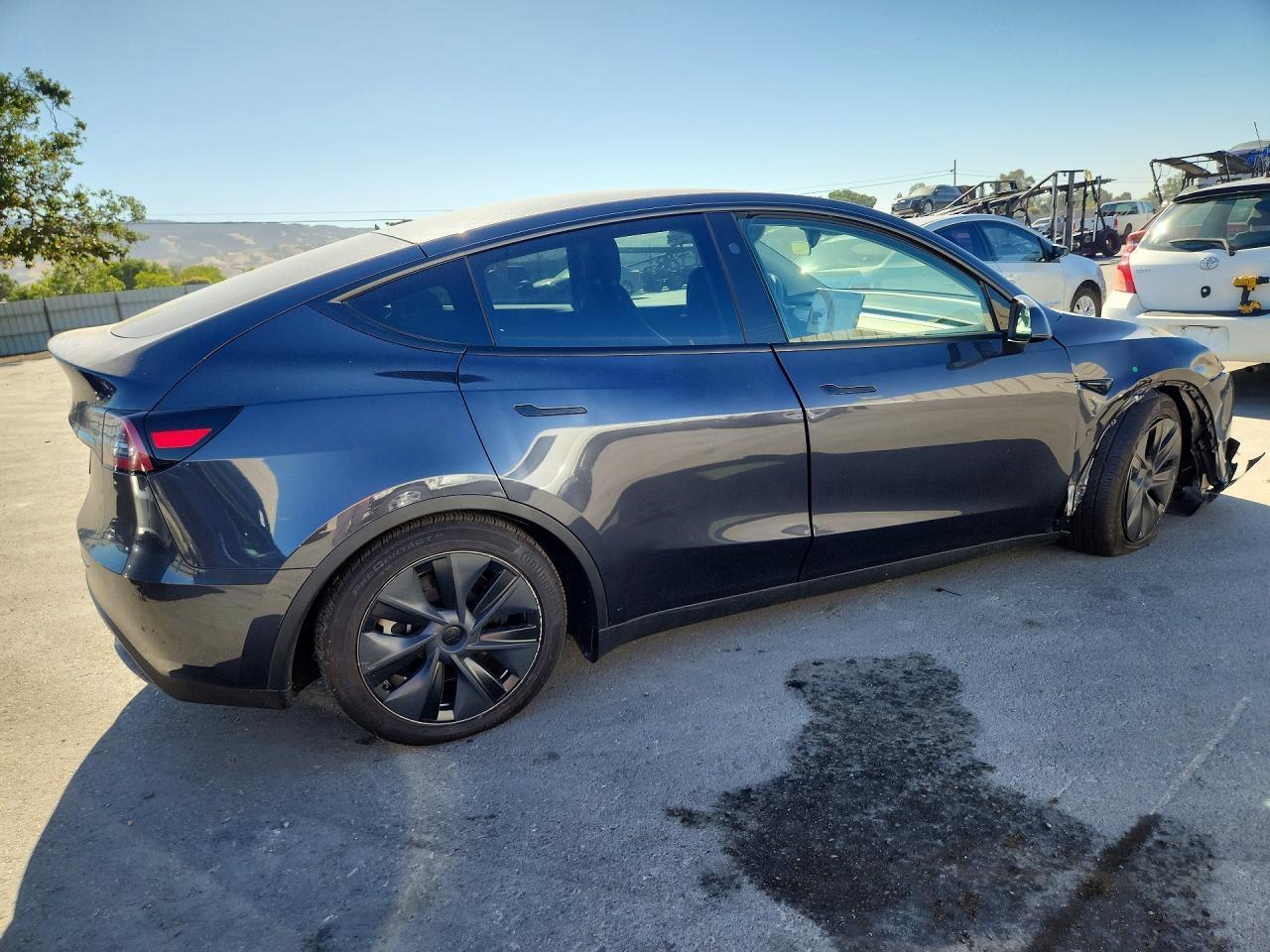 2024 TESLA MODEL Y — Фото 3 из 12