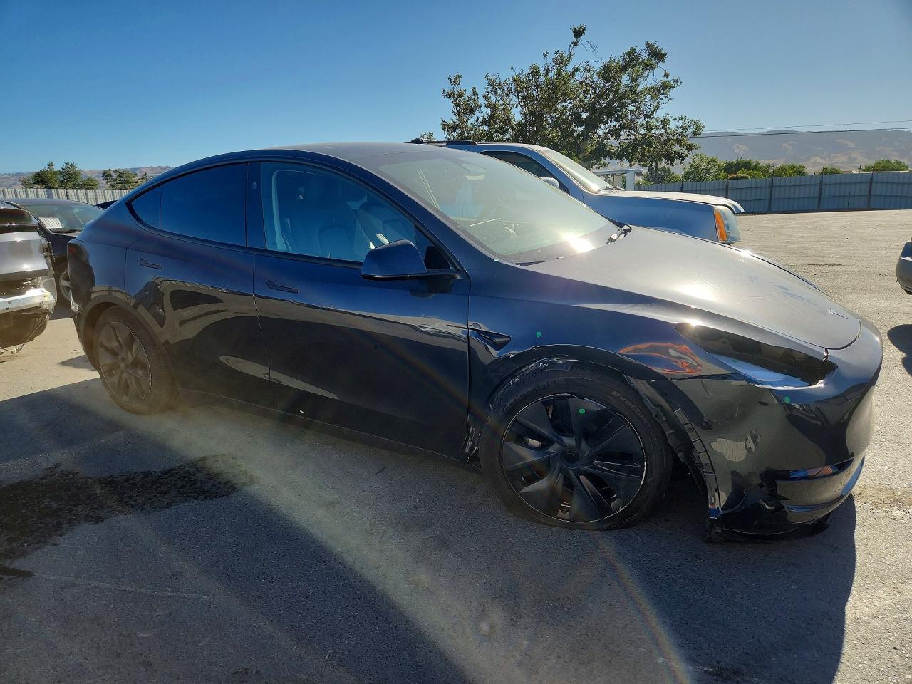 2024 TESLA MODEL Y — Фото 4 из 12