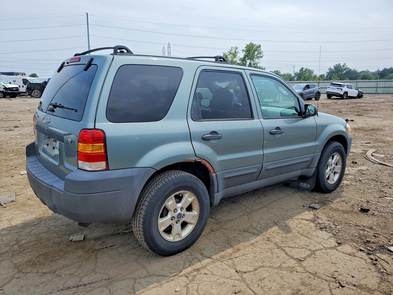 1FMCU031X7KA97546 2007 FORD ESCAPE photo no. 3