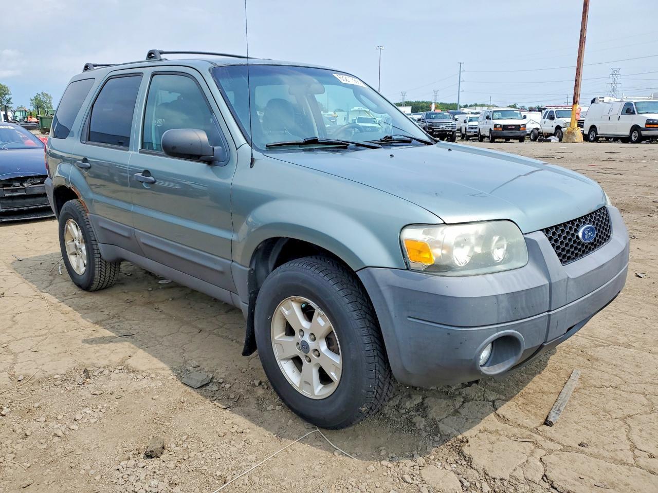 1FMCU031X7KA97546 2007 FORD ESCAPE photo no. 4