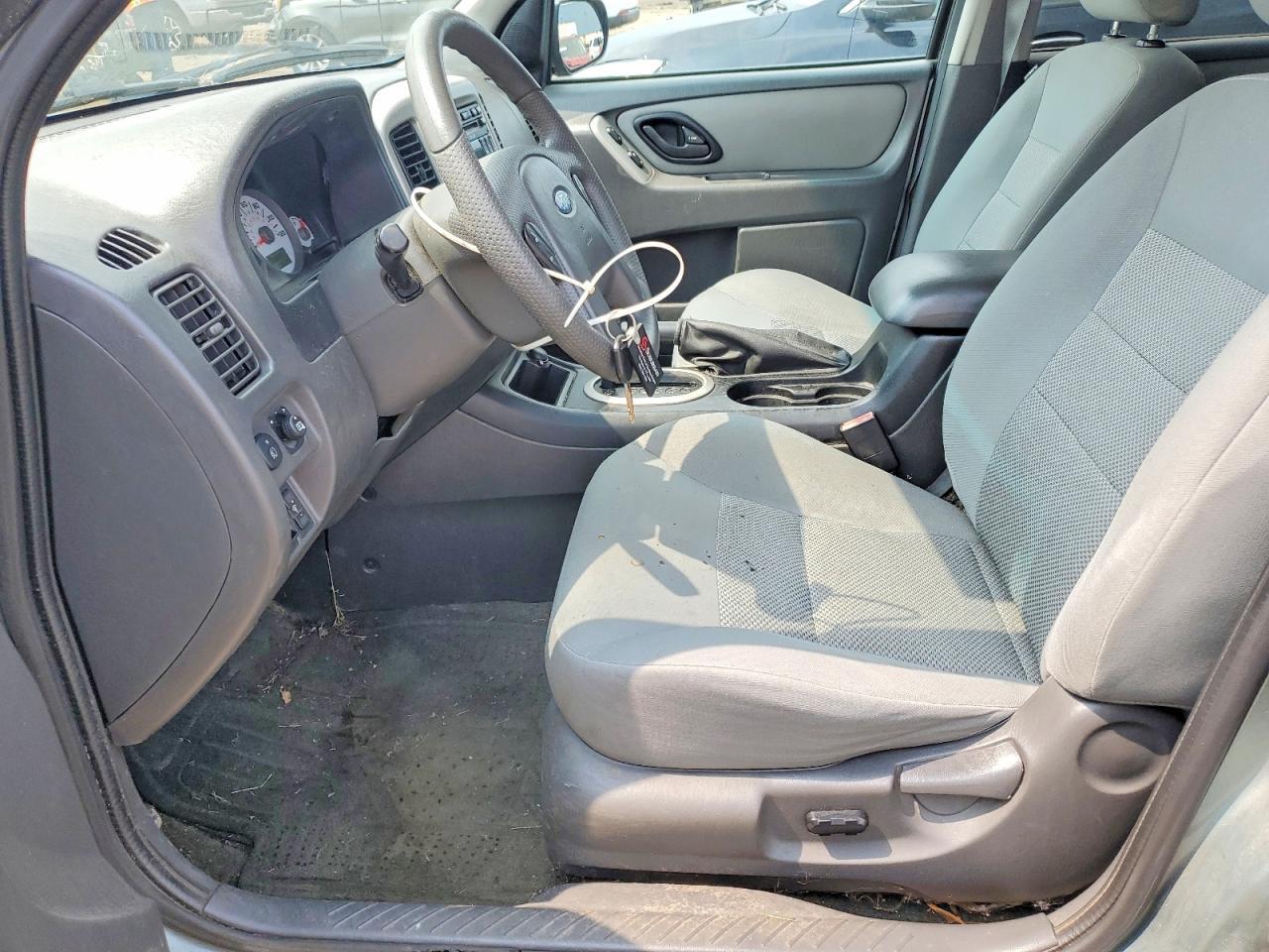 1FMCU031X7KA97546 2007 FORD ESCAPE photo no. 7