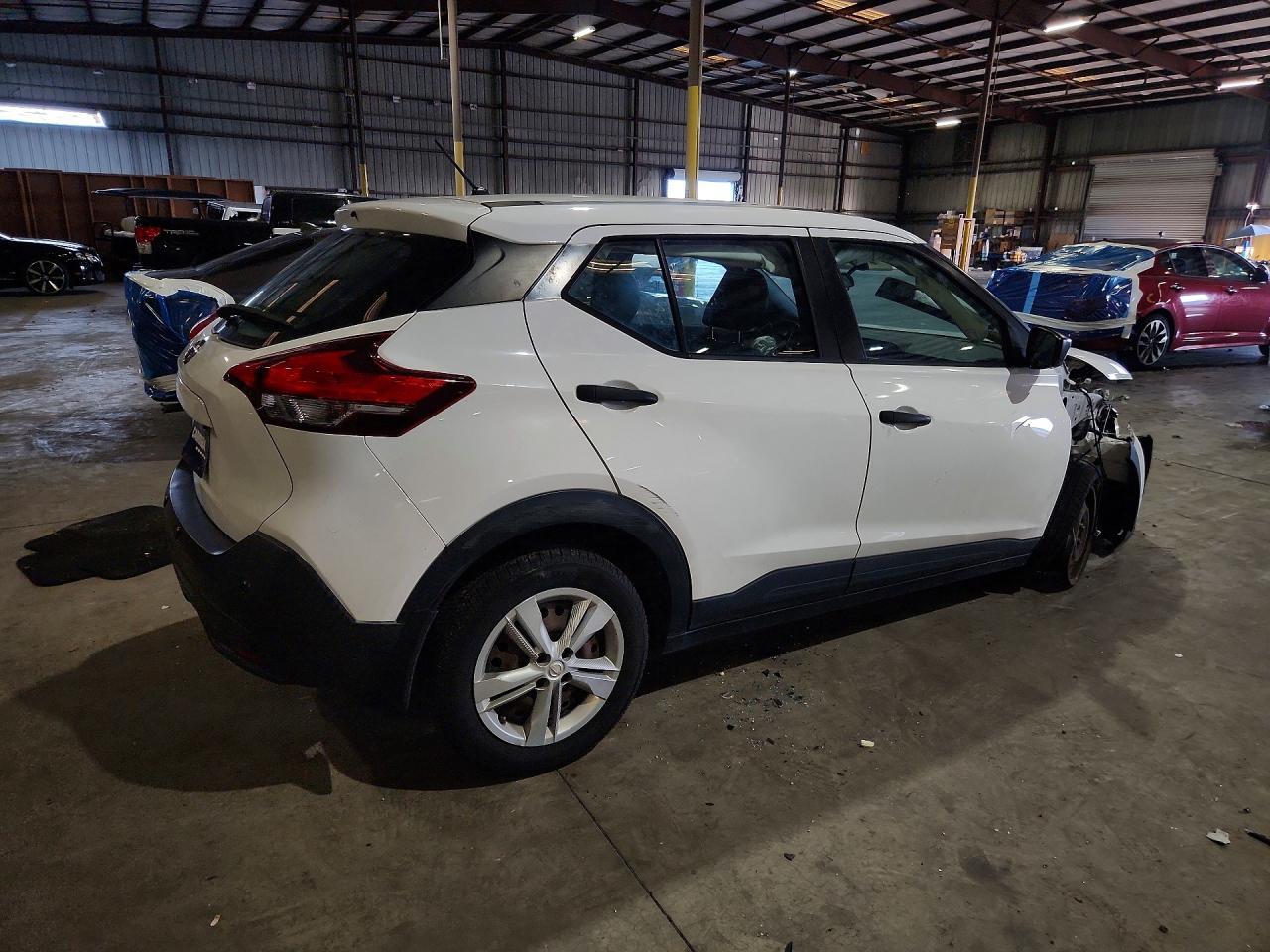 2020 NISSAN KICKS S — Фото 3 из 14